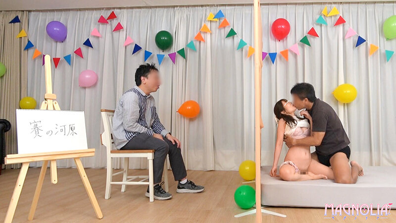 【素人】『仲良し夫婦限定！壁穴から顔を出したまま身体にイタズラを受けて連想ゲーム！』年下美人妻が挑戦！旦那に見えない壁の向こうでは知らない男に手マンされて潮吹き！？パイパンマ●コに全力ピストンどっぷり連続中出し！！【街角素人モニタリング♯なつき♯26歳】 真城かのん│----│1mgnl00171