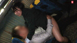 【素人】【一般入試の会場へむかうショートヘア女子〇生】大学受験のため地方から夜行バスで上京してくる女子校生は痴●されても声を出せない。泣く泣く我慢し寝たフリして声を押し殺し涙目でイキまくる。│SOD素人│1sdam08602