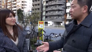 【素人】街行く若妻さんをアンケート調査とナンパして部屋に誘うと…。推定Hカップの巨乳人妻さんとみんなでノリパコ中出し乱交セックス！│即ヌキ│h_1724a169f00002