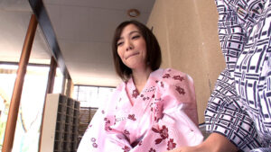 【素人】温泉宿で一人暇そうな奥様をナンパ！旦那のいない隙に他人棒でイキ果てる不貞妻！│即ヌキ│h_1724m702g00009