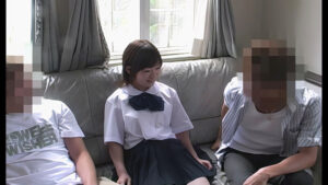 【素人】プールでフェラ抜き！！素人美少女を2人の男が攻める！│ティッシュシコレール│h_1825tssr06504
